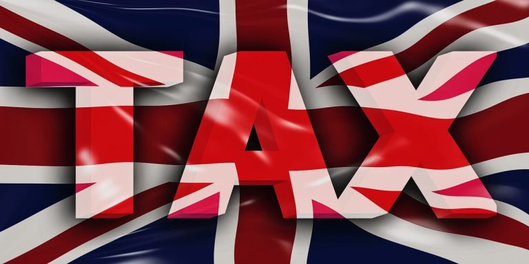 Returning UK resident reviewing overseas income and UK tax obligations after moving back from abroad