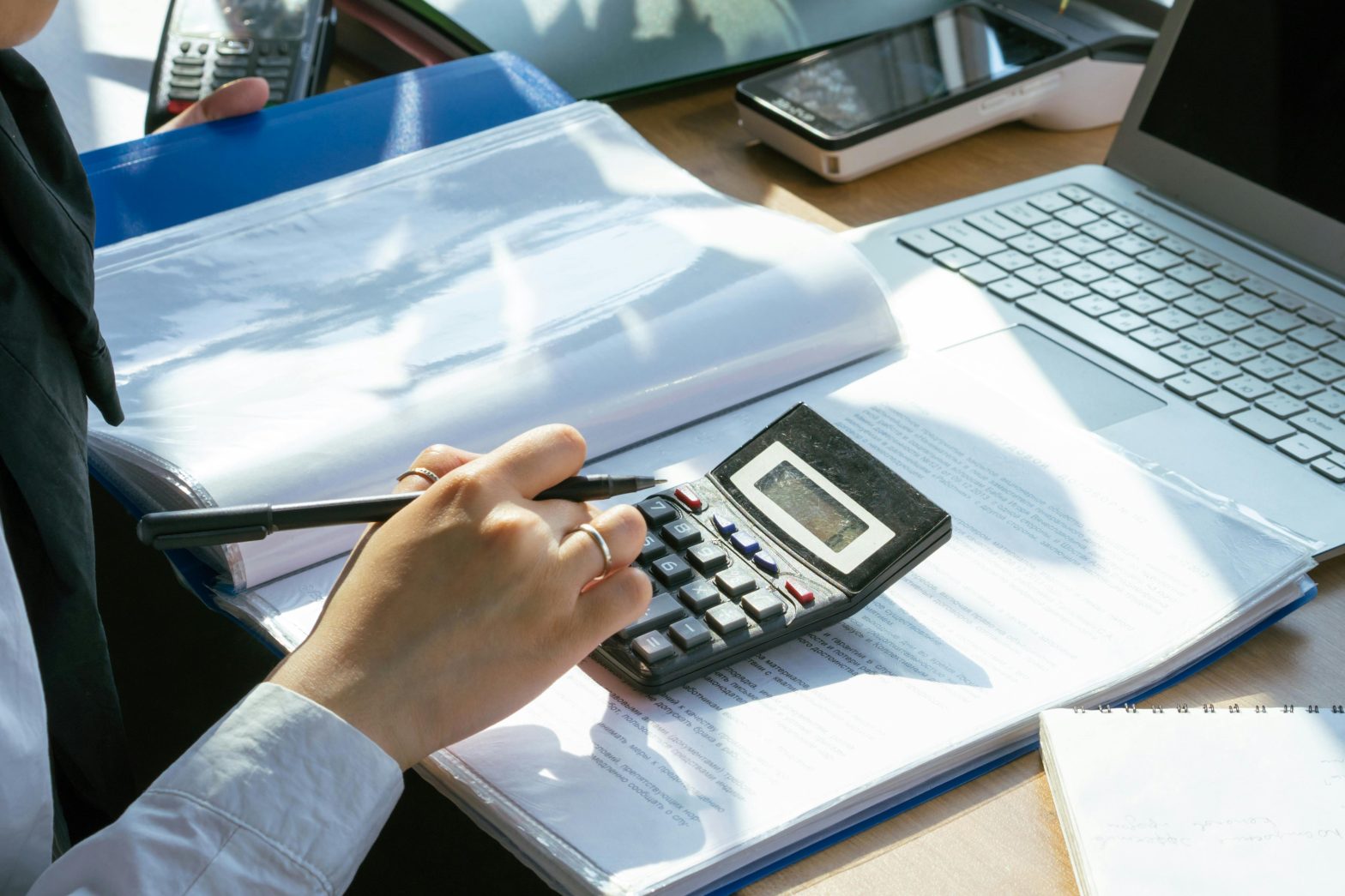 UK taxpayer reviewing HMRC Self Assessment registration obligations and late filing risks